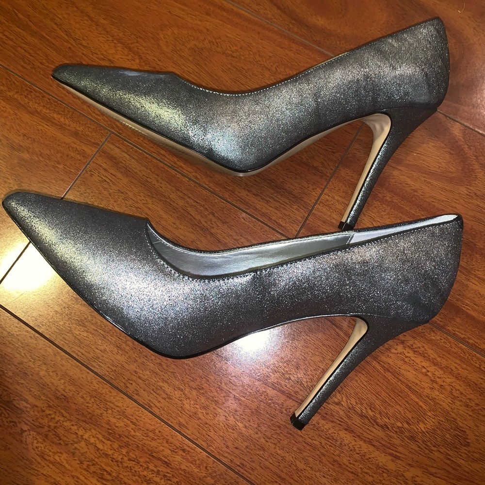 Heels - Picture 4 of 4